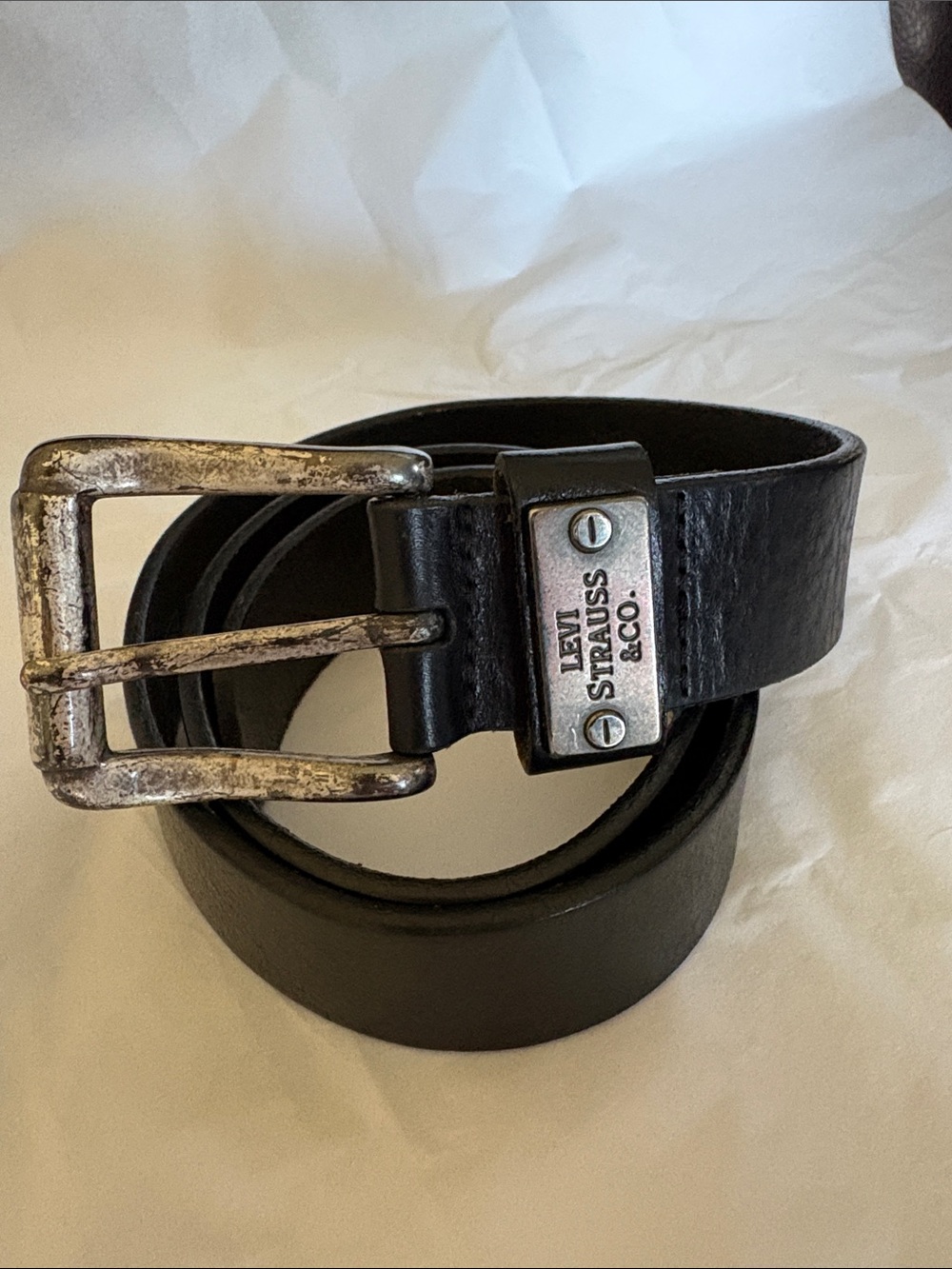 Levi's Thick Black Leather Belt with Branded Metal Plate. LEVI’S Authentic Style